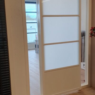 Schuifdeur zwart of wit met kickplate en schuifdeurbeslag vanaf - Afbeelding 5