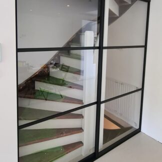 Staallook schuifdeuren voor een trap