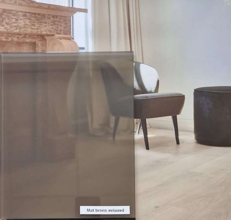 Mat brons gelaagd glas