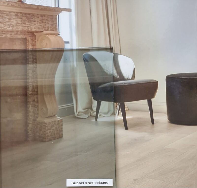 Subtiel grijs gelaagd glas