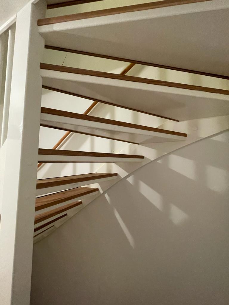 Traprenovatie rustiek eiken open trap vanaf - Afbeelding 4